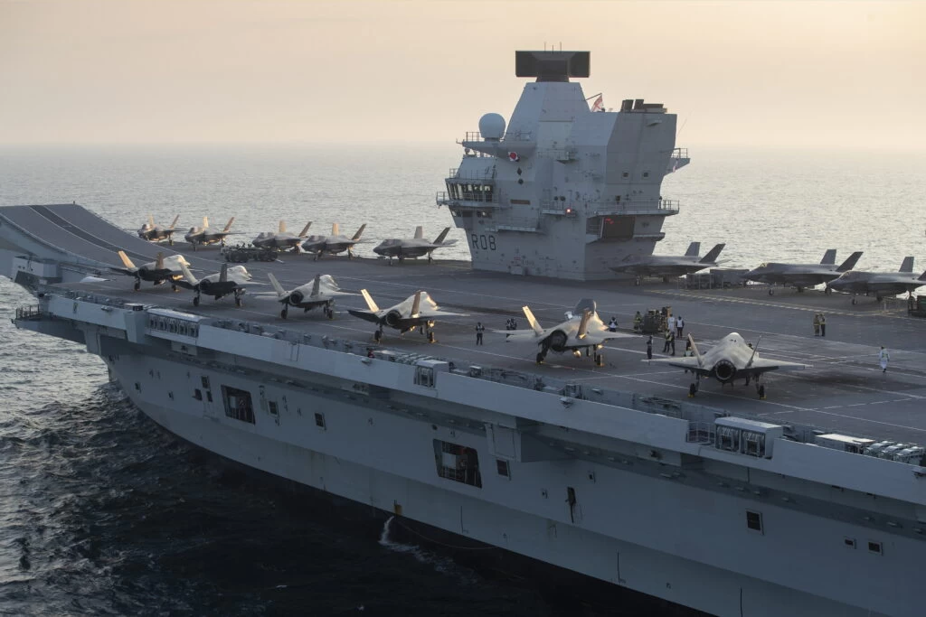 To «HMS Queen Elizabeth (R08)» μπήκε στη Μεσόγειο και καταφθάνει στη Σούδα